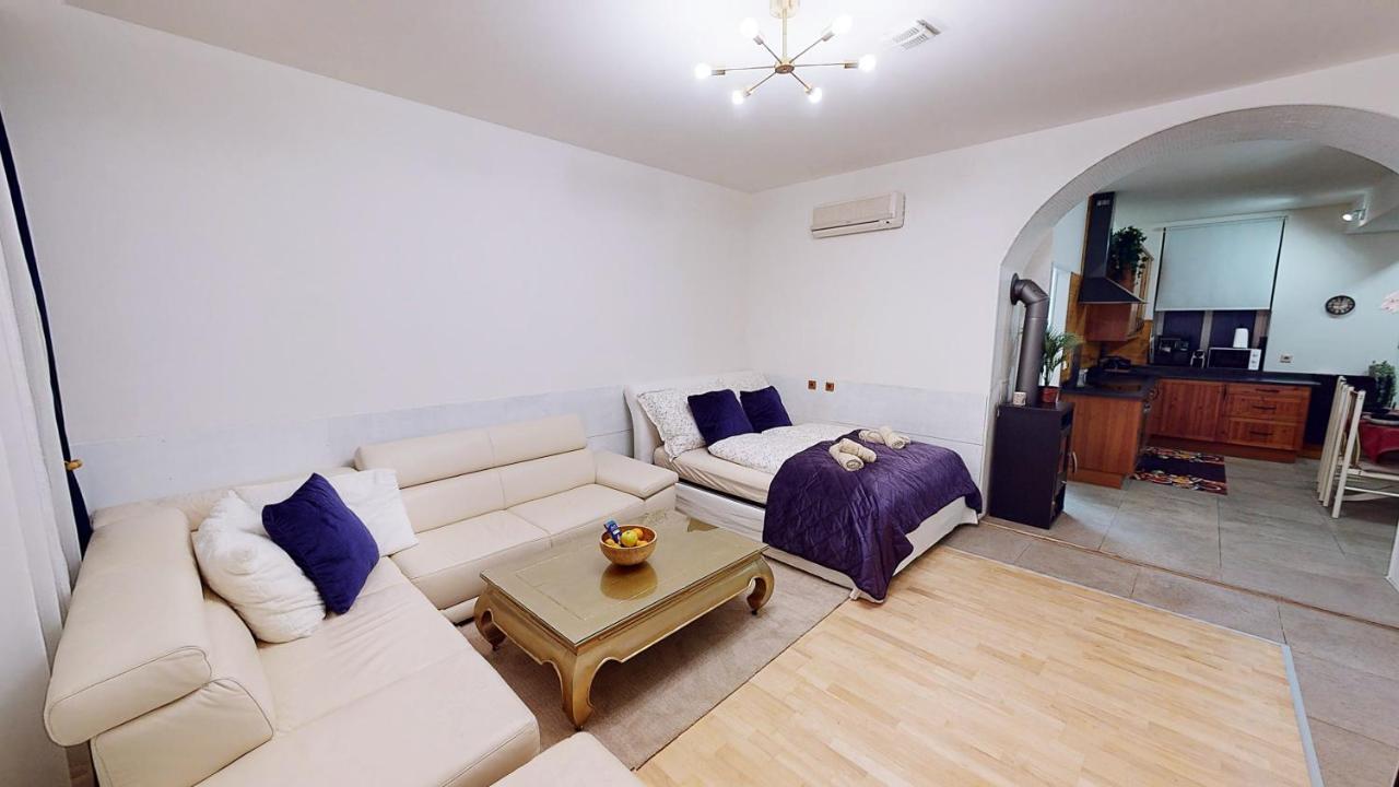 Apartment Wood *
